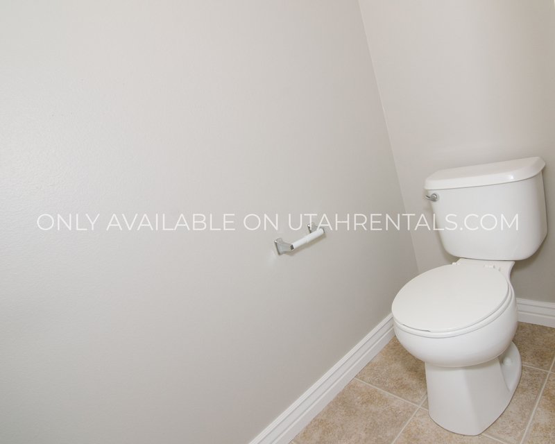 Conveniently Located Townhome in Pleasant Grove property image