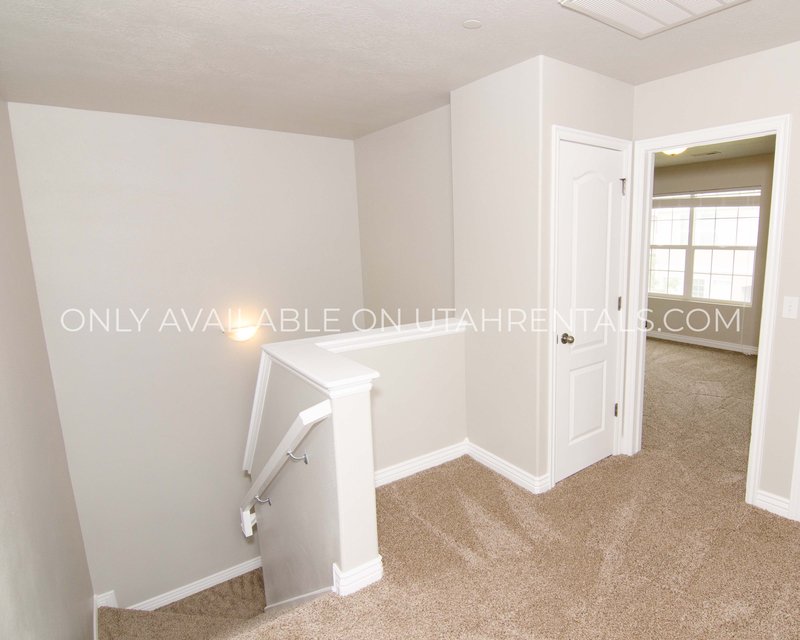 Conveniently Located Townhome in Pleasant Grove property image