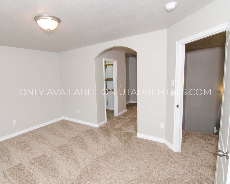 Conveniently Located Townhome in Pleasant Grove property image