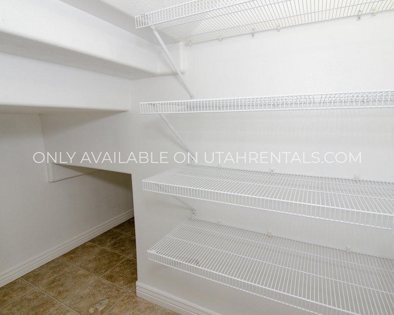 Conveniently Located Townhome in Pleasant Grove property image