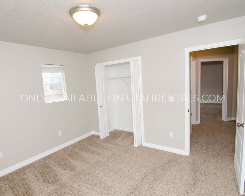 Conveniently Located Townhome in Pleasant Grove property image