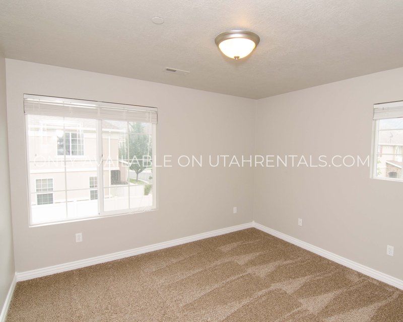 Conveniently Located Townhome in Pleasant Grove property image