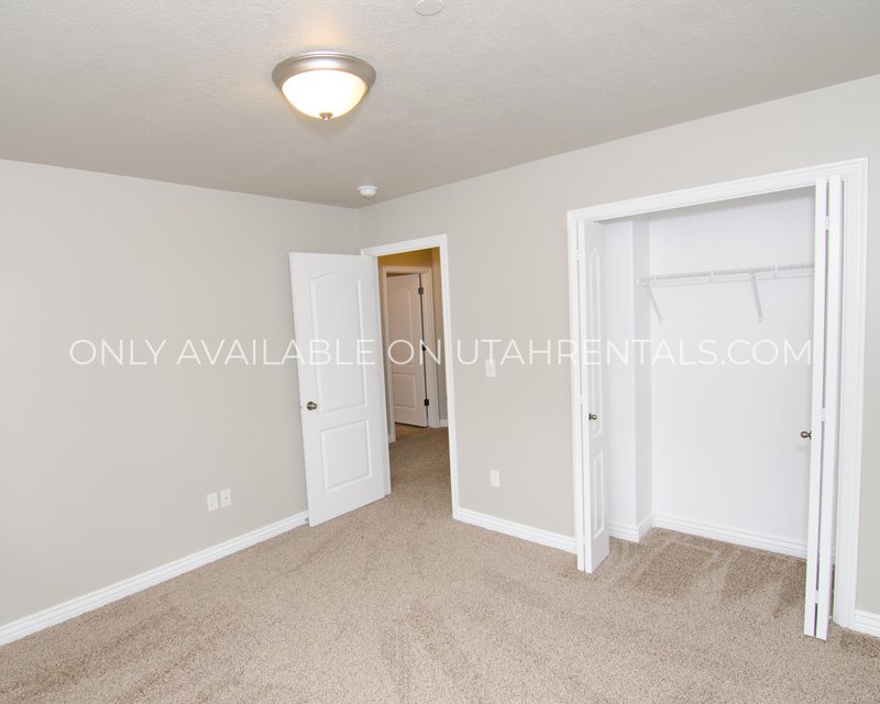 Conveniently Located Townhome in Pleasant Grove property image