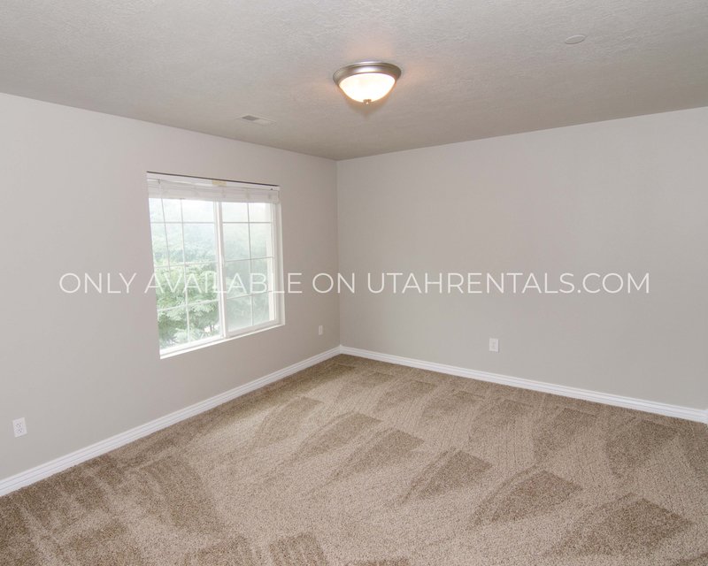 Conveniently Located Townhome in Pleasant Grove property image