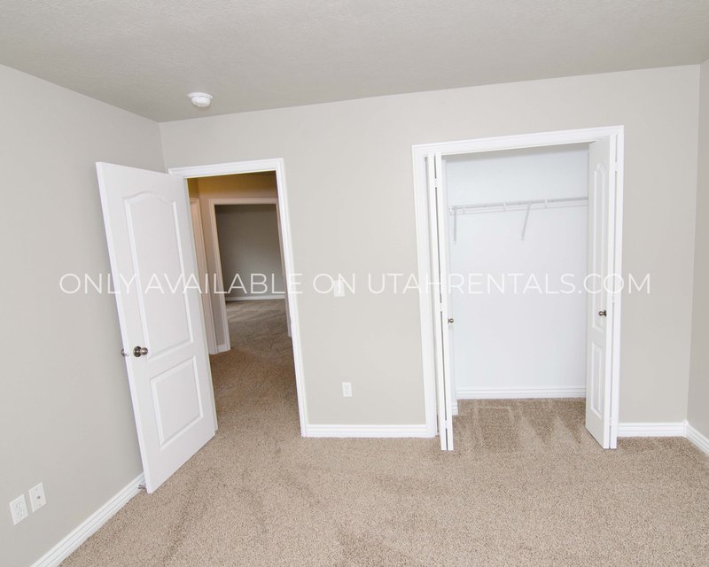 Conveniently Located Townhome in Pleasant Grove property image