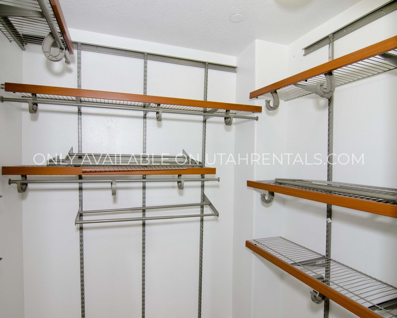 Conveniently Located Townhome in Pleasant Grove property image