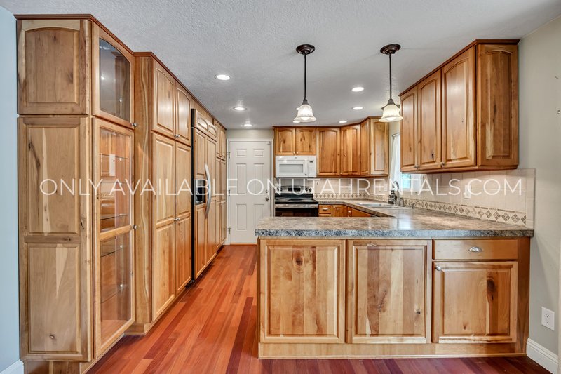 Large Private Room in Shared House Near USU! property image