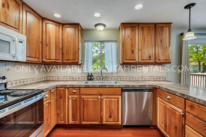 Large Private Room in Shared House Near USU! property image