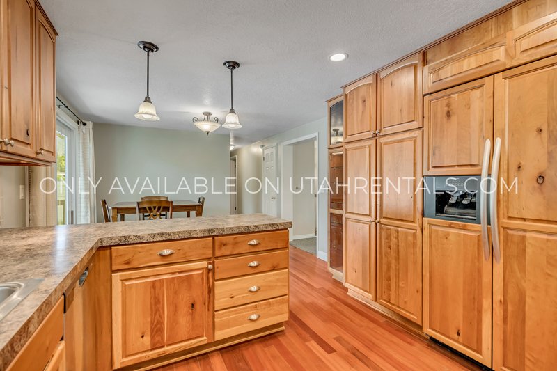 Large Private Room in Shared House Near USU! property image