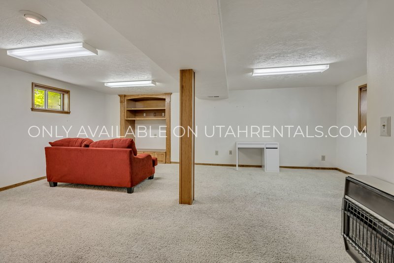 Large Private Room in Shared House Near USU! property image