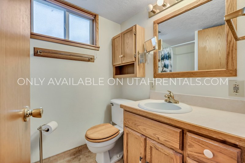 Large Private Room in Shared House Near USU! property image