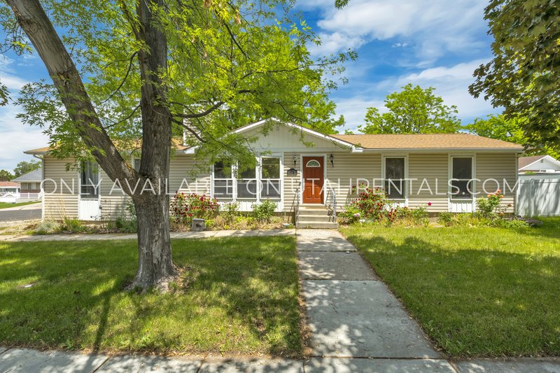 Large Private Room in Shared House Near USU! property image