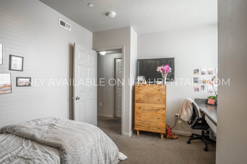 3 Private Bedrooms at Lanai H4 property image