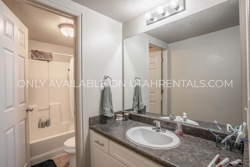 3 Private Bedrooms at Lanai H4 property image