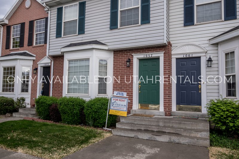 Bright & Sunny 3 Bed, 1.5 Bath Townhouse property image