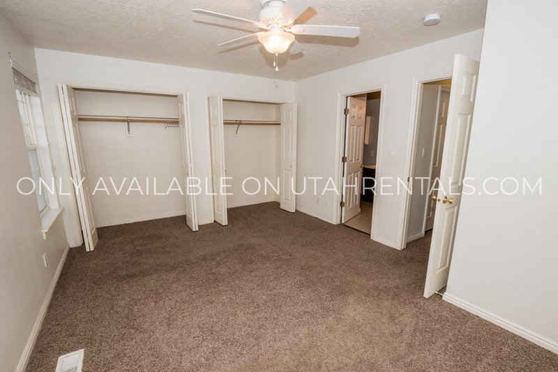 Bright & Sunny 3 Bed, 1.5 Bath Townhouse property image