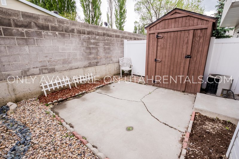 Bright & Sunny 3 Bed, 1.5 Bath Townhouse property image