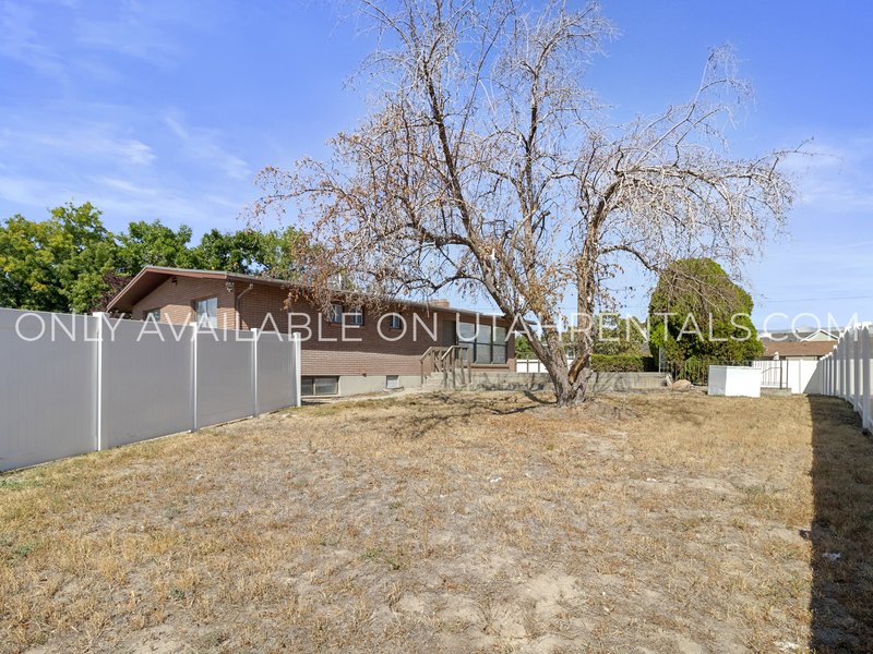 3-Bedroom Apartment in West Jordan! property image