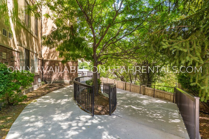 4 Private Rooms Available at Lanai property image
