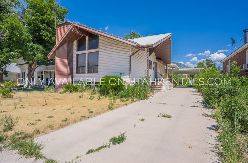 Charming & Bright 2-Bedroom Basement Apartment property image
