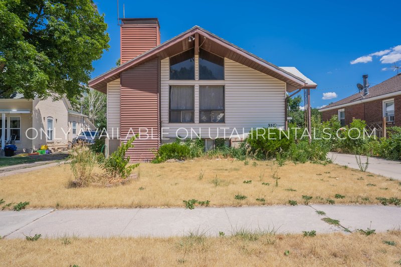 Charming & Bright 2-Bedroom Basement Apartment property image