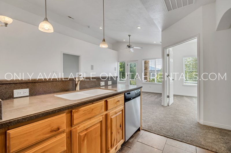 Beautiful 3-Bedroom Condo in Canyon Meadows property image