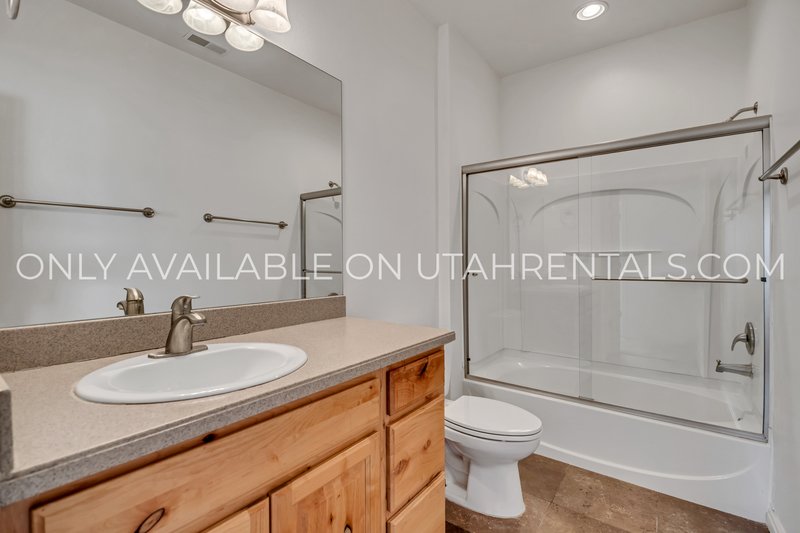 Beautiful 3-Bedroom Condo in Canyon Meadows property image