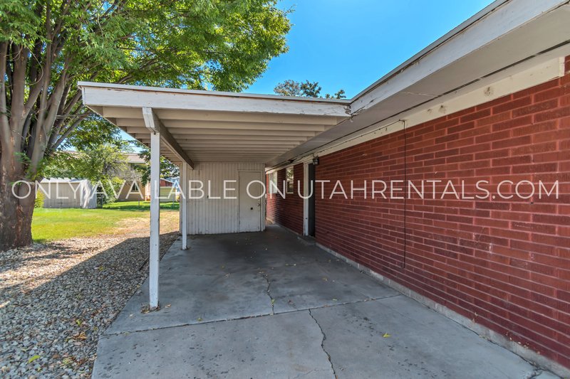 Updated 2-Bed Duplex with Yard & Covered Parking property image