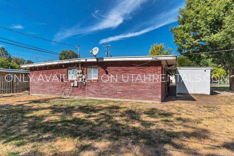 Updated 2-Bed Duplex with Yard & Covered Parking property image