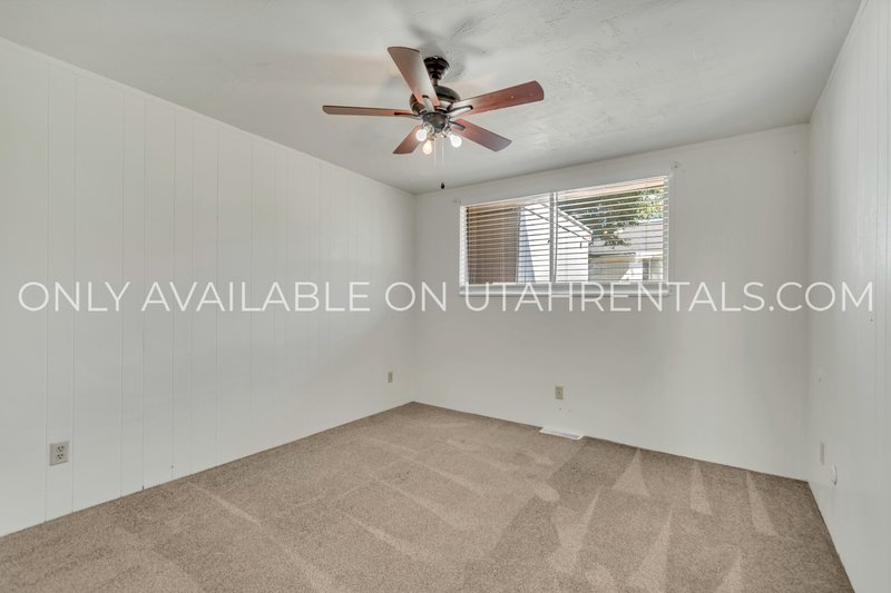 Updated 2-Bed Duplex with Yard & Covered Parking property image