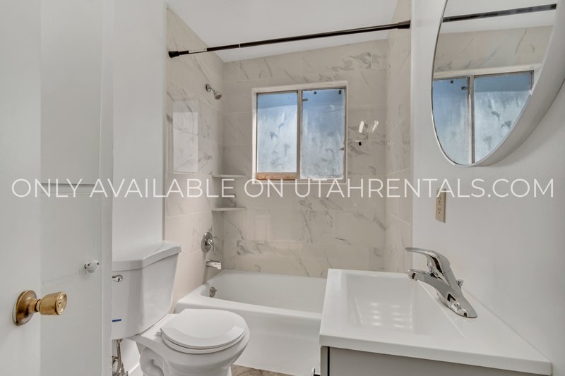 Updated 2-Bed Duplex with Yard & Covered Parking property image