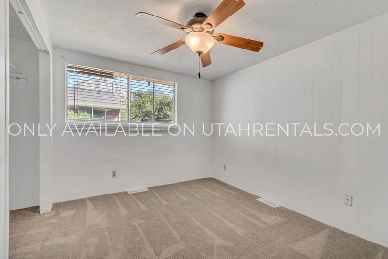 Updated 2-Bed Duplex with Yard & Covered Parking property image