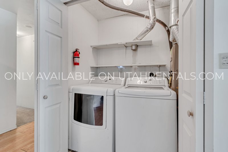 Updated 2-Bed Duplex with Yard & Covered Parking property image