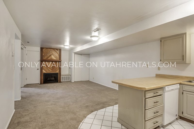 Private Room in Desirable Condo – Perfect Location Between BYU & UVU! property image