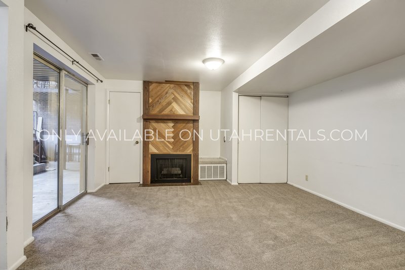 Private Room in Desirable Condo – Perfect Location Between BYU & UVU! property image