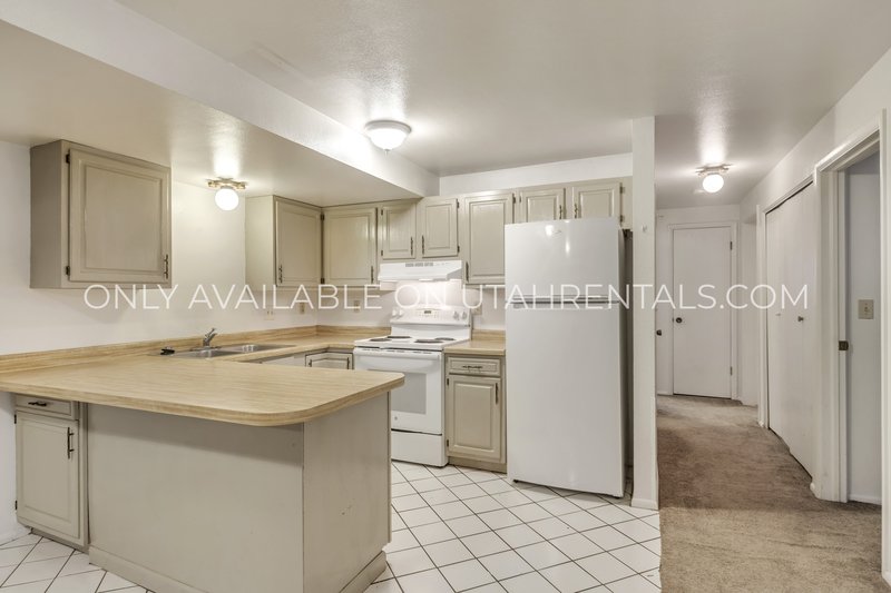 Private Room in Desirable Condo – Perfect Location Between BYU & UVU! property image