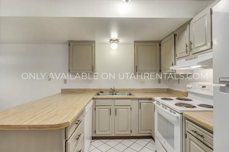 Private Room in Desirable Condo – Perfect Location Between BYU & UVU! property image