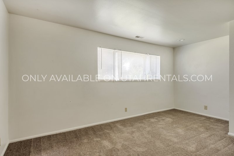 Private Room in Desirable Condo – Perfect Location Between BYU & UVU! property image