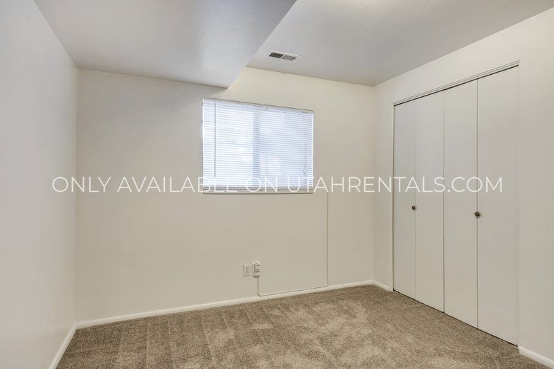 Private Room in Desirable Condo – Perfect Location Between BYU & UVU! property image