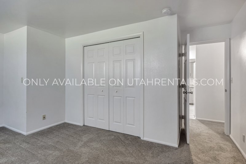 Private Room in Desirable Condo – Perfect Location Between BYU & UVU! property image