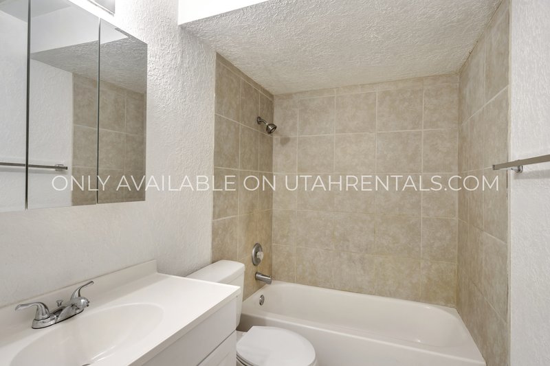 Private Room in Desirable Condo – Perfect Location Between BYU & UVU! property image