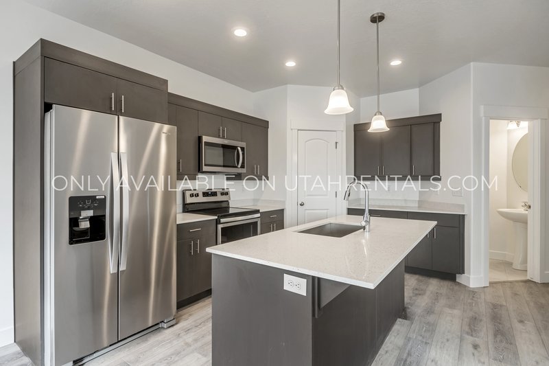 Beautiful, Spacious Lehi Townhome property image