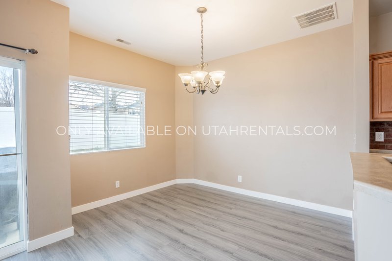3 Bedroom 2 Bathroom Townhome in Riverton property image