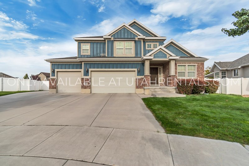 Amazing two bedroom basement apartment! property image