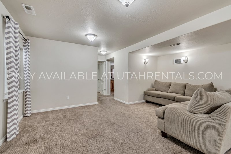 Amazing two bedroom basement apartment! property image