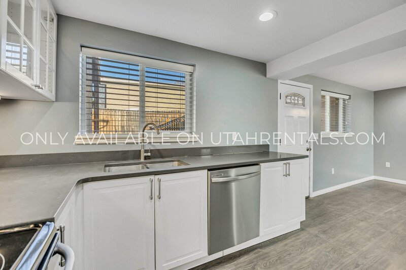 Cute 2 bed/1 bath basement unit! property image