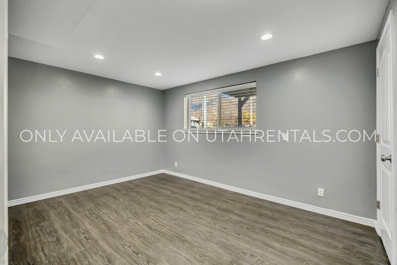 Cute 2 bed/1 bath basement unit! property image