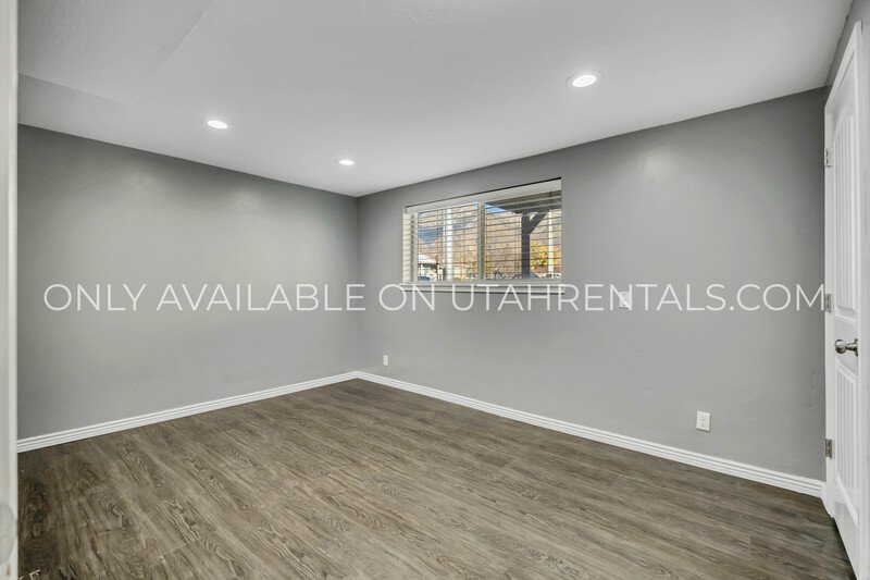 Cute 2 bed/1 bath basement unit! property image