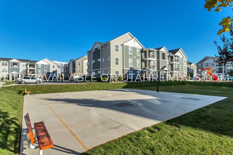 Modern 3-Bedroom Condo in The Preserve at Water’s Edge property image