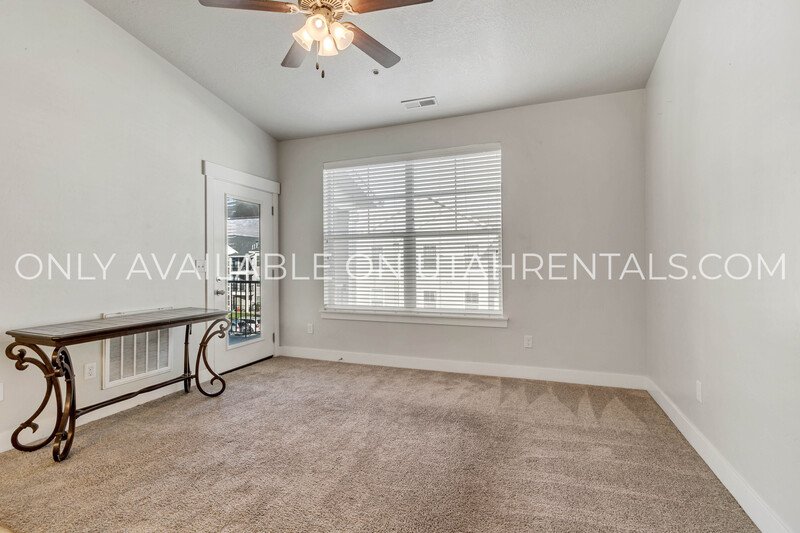 Modern 3-Bedroom Condo in The Preserve at Water’s Edge property image